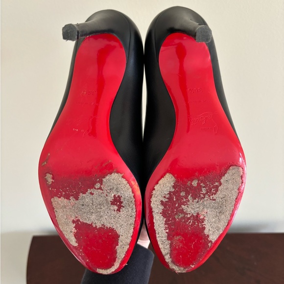 Christian Louboutin Round Toe Pumps in Black Leather - Picture 6 of 7